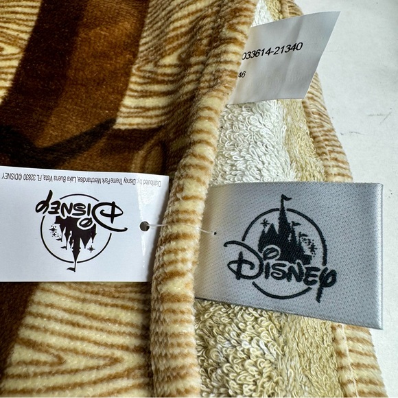 NWT. Disney Beach Towel. Fort Wilderness Resort And Campground towel. - Picture 5 of 7
